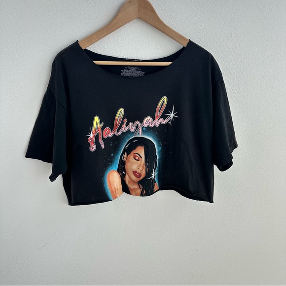 Aaliyah R&B Black Off the Shoulder Cropped Tee - Picture 1 of 5